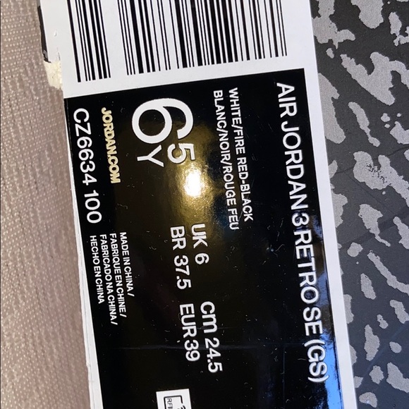 Air Jordan 3s GS(GRADESCHOOL) - Picture 4 of 5